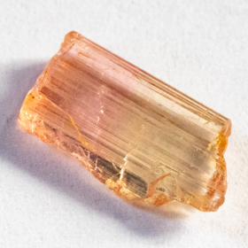 Bicolor Turmalin Kristall mit 2.67 Ct, schleifwürdige Qualität