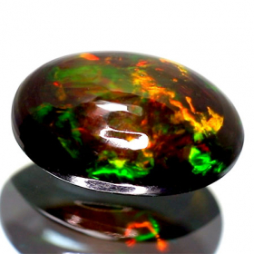 Schwarzer Opal mit 3.07 Ct, AAA Grade