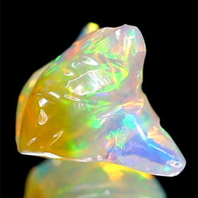 Gravierter Welo Opal-Kristall mit 3.23 Ct
