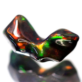 Schwarzer Opal-Kristall 3.24 Ct, AAA Grade, poliert
