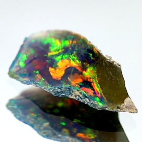 Opalkristall mit 3.41 Ct, AAA Grade