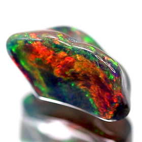 Schwarzer Opal-Kristall 3.53 Ct, AAA Grade, poliert