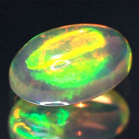 Opal mit 3.58 Ct, AAA Grade