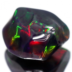Schwarzer Opal-Kristall 3.90 Ct, poliert