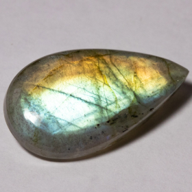 Labradorit mit 30.53 Ct