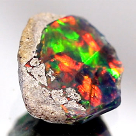 Opalkristall mit 4.43 Ct, AAA Grade