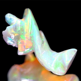 Gravierter Welo Opal-Kristall mit 4.65 Ct