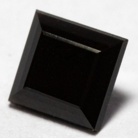Onyx mit 4 x 4 mm im Rechteckschliff