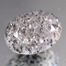 Schwarzer Aventurin Quarz mit 5.21 Ct