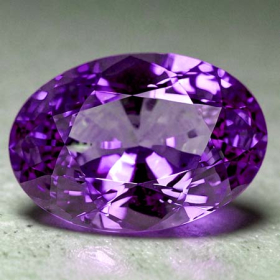 Brasilianischer Amethyst mit 12.36 Ct, AAA Grade