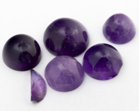 6 Amethyste mit 34.07 Ct, leicht beschädigt