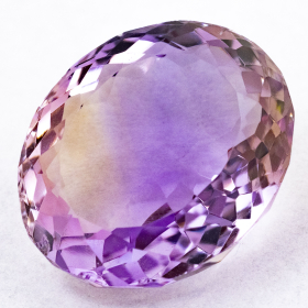 Ametrin mit 13.00 Ct, leicht beschädigt