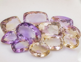 11 Ametrine mit 202.24 Ct