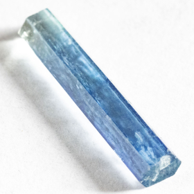 Santa Maria farbener Aquamarin-Kristall mit 1.74 Ct