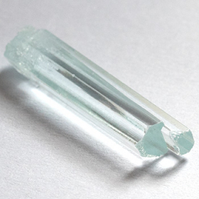 Aquamarinkristall mit 9.84 Ct