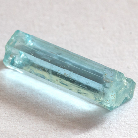 Santa Maria farbener Aquamarin-Kristall mit 1.06 Ct