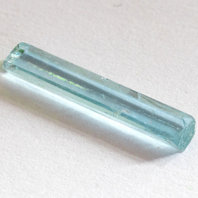 Santa Maria farbener Aquamarin-Kristall mit 1.81 Ct