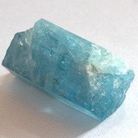 Santa Maria farbener Aquamarin-Kristall mit 10.35 Ct