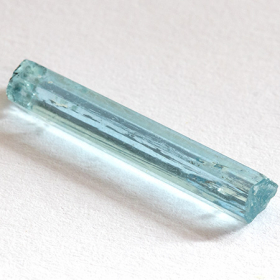 Santa Maria farbener Aquamarin-Kristall mit 2.39 Ct
