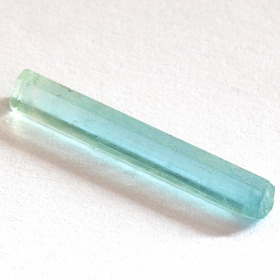 Santa Maria farbener Aquamarin-Kristall mit 2.55 Ct