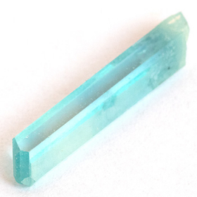 Santa Maria farbener Aquamarin-Kristall mit 2.74 Ct