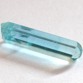 Santa Maria farbener Aquamarin-Kristall mit 3.61 Ct