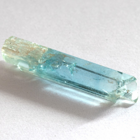 Santa Maria farbener Aquamarin-Kristall mit 4.07 Ct