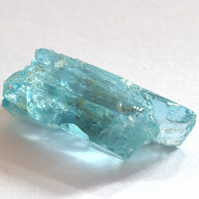 Santa Maria farbener Aquamarin-Kristall mit 7.41 Ct