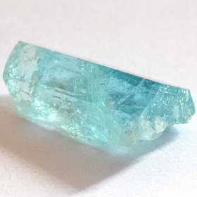 Santa Maria farbener Aquamarin-Kristall mit 8.18 Ct