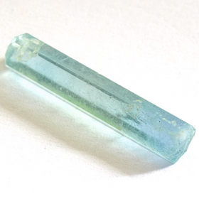 Santa Maria farbener Aquamarin-Kristall mit 8.38 Ct