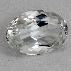 Aquamarin mit 9 x 6 mm, unbehandelt