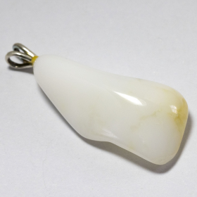 Weißer Chalzedon Anhänger mit 23.63 Ct