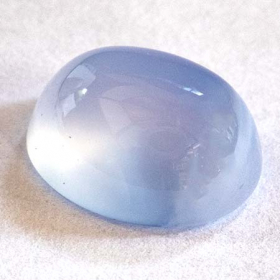 Chalzedon im Cabochonschliff 10 x 8 mm