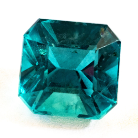 Fluorit mit 13.76 Ct, facettiert