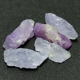 5 Hackmanit Kristalle 4.57 Ct, fluoreszierend