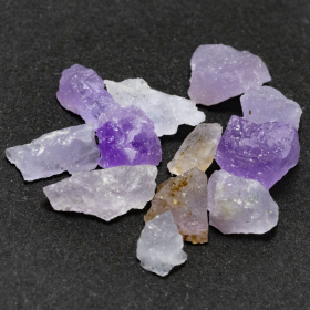 12 Hackmanit Kristalle 5.19 Ct, fluoreszierend