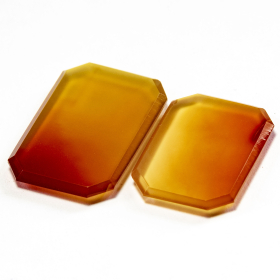 2 Karneole mit insgesamt 10.33 Ct