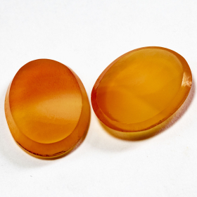 2 Karneole mit insgesamt 10.48 Ct