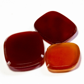 3 Karneole mit insgesamt 11.30 Ct