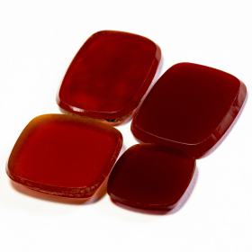4 Karneole mit insgesamt 13.08 Ct
