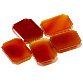 5 Karneole mit insgesamt 19.03 Ct