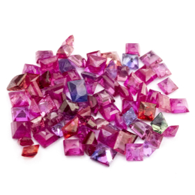 Rubine (mehr als 90%) und Saphire mit 6.15 Ct