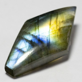 Labradorit mit 16.04 Ct