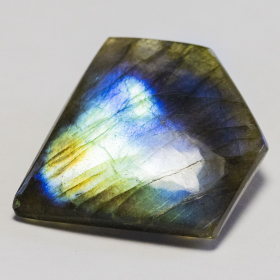Labradorit mit 16.12 Ct