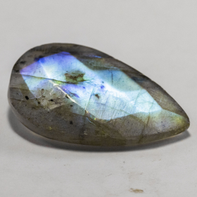Labradorit im Rosenschliff mit 23.35 Ct