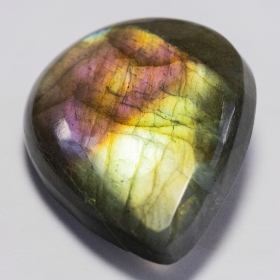 Labradorit mit 24.44 Ct