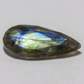 Labradorit im Rosenschliff mit 26.06 Ct