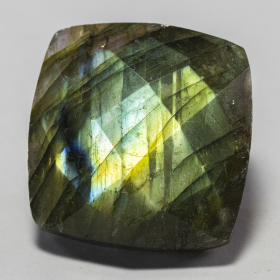 Labradorit im Rosenschliff mit 28.62 Ct