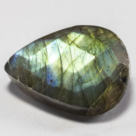 Labradorit im Rosenschliff mit 32.63 Ct