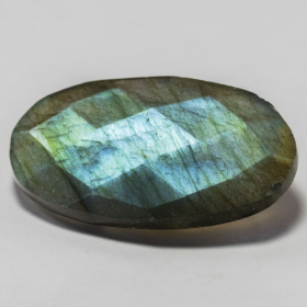 Labradorit im Rosenschliff mit 33.62 Ct